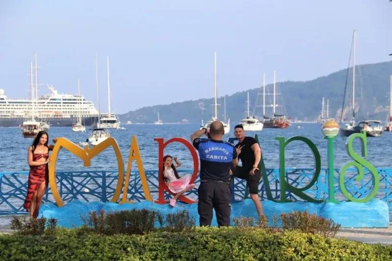 Marmaris'te gören fotoğraf çektiriyor 4